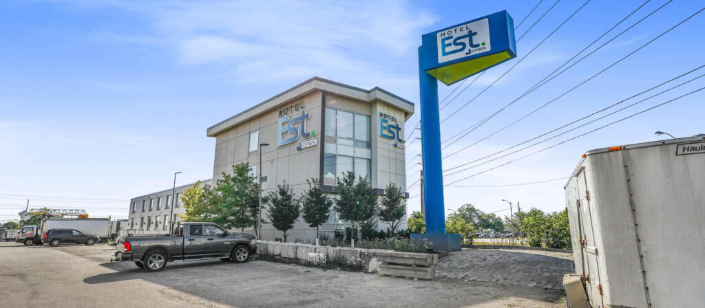 toronto airport hotels with parking | cheapest rooms near me | hotels near yyz airport | hotels in ontario canada