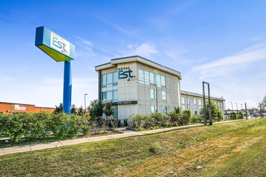 hotels in GTA ontario | hotel for a few hours | day hotels Etobicoke | hotels near ontario place | stay in Etobicoke | toronto airport hotels with free parking